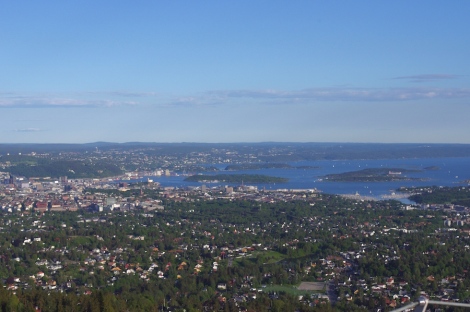 Blick von der Sprungschanze auf Oslo